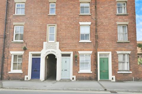 3 bedroom terraced house to rent, Mill Gate, Newark, NG24