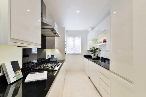 2 bedroom apartment for sale, Walnut Court, Kensington Green, W8