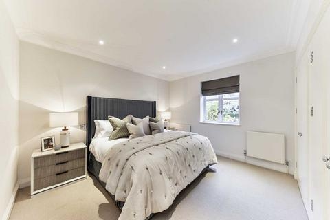 2 bedroom apartment for sale, Walnut Court, Kensington Green, W8