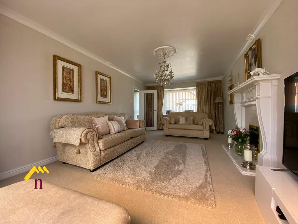 South End, Thorne, Doncaster, DN8 4 bed detached bungalow for sale £