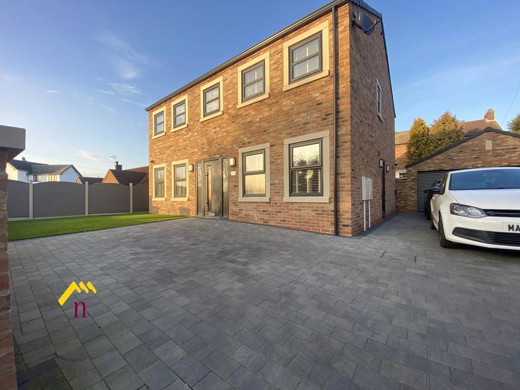 South End, Thorne, Doncaster, DN8 4 bed detached house £420,000