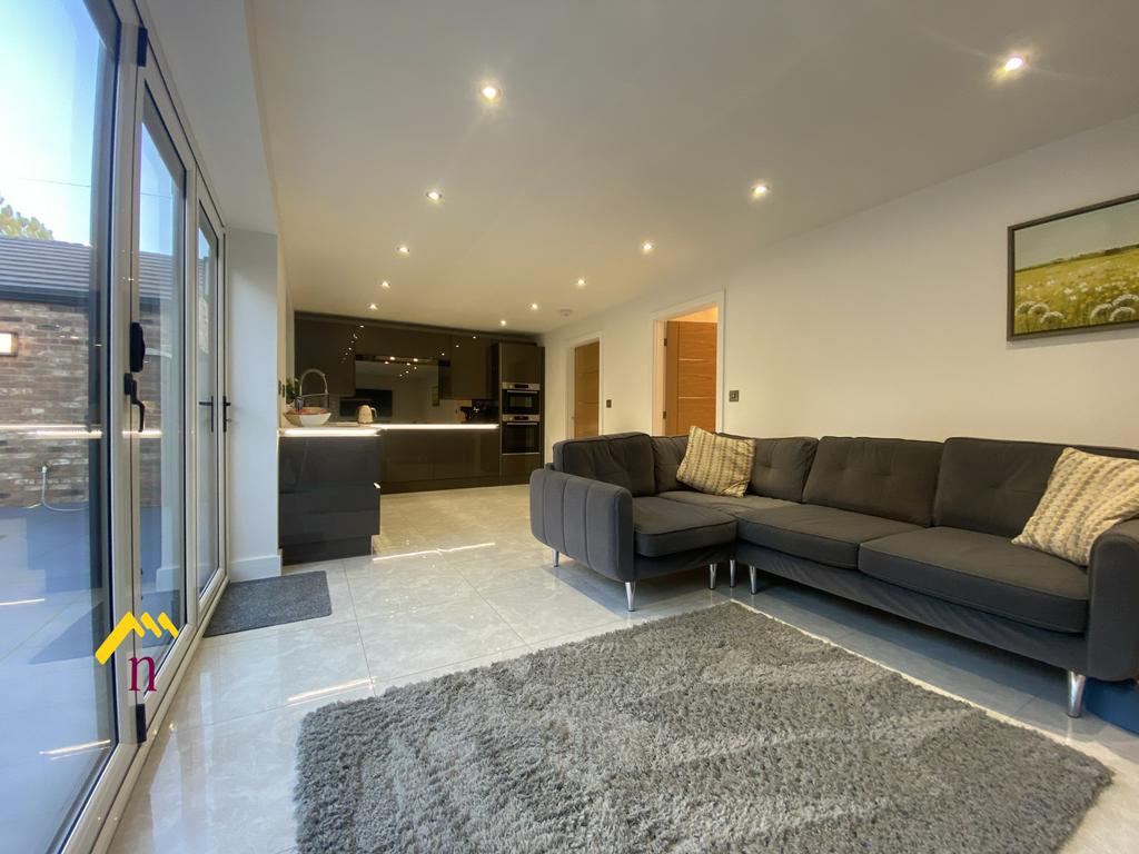 South End, Thorne, Doncaster, DN8 4 bed detached house £420,000