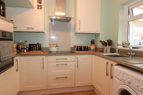 26 Dickenson Walk, Alresford, SO24 9PW