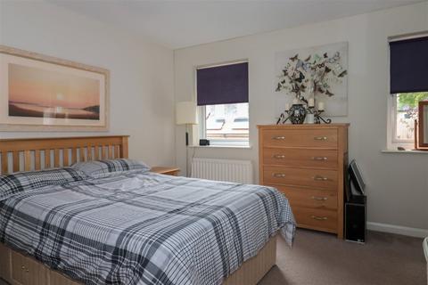 26 Dickenson Walk, Alresford, SO24 9PW