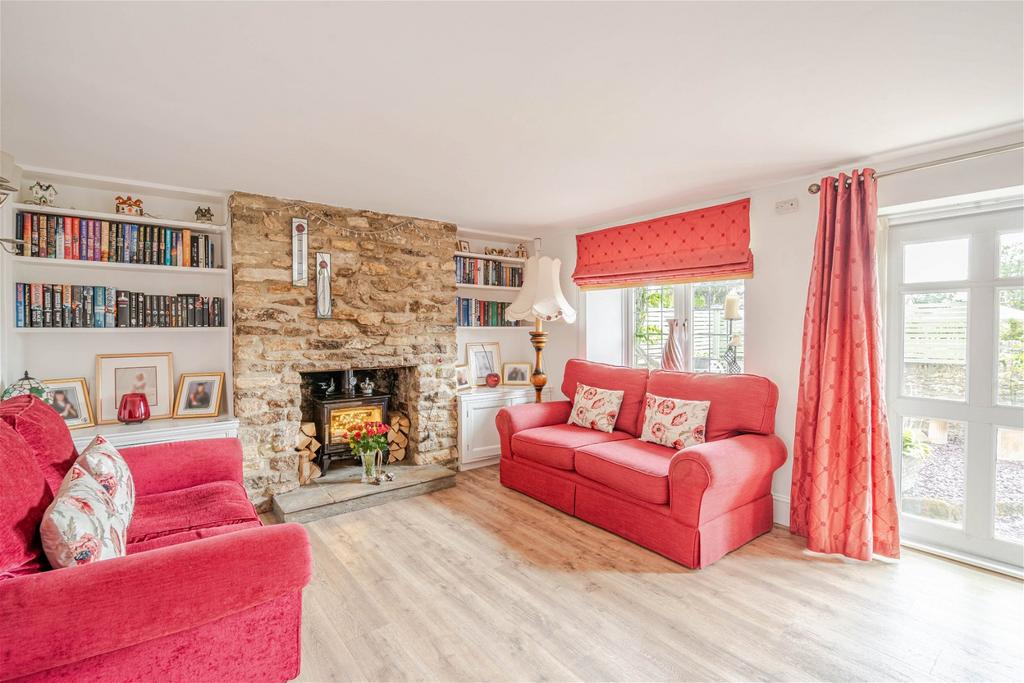 Upper Common, Kington Langley 4 bed cottage for sale £585,000