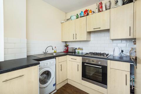 3 bedroom flat to rent - Schubert Road, London SW15