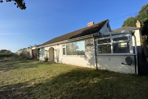 2 bedroom detached bungalow to rent, Newmarket Road, Barton Mills, Bury St. Edmunds, Suffolk, IP28 6AQ