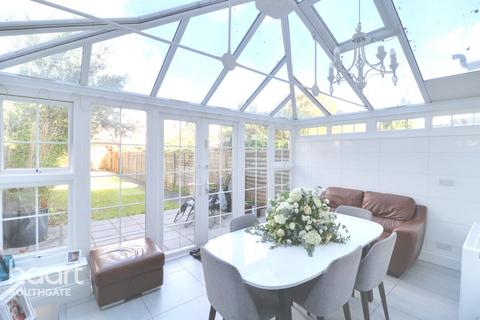 61 The Mall, London, N14 6LR