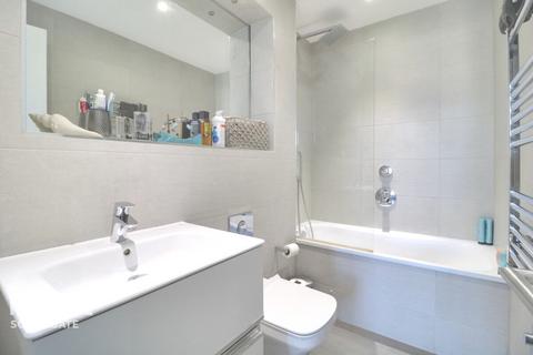 61 The Mall, London, N14 6LR