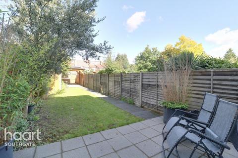61 The Mall, London, N14 6LR