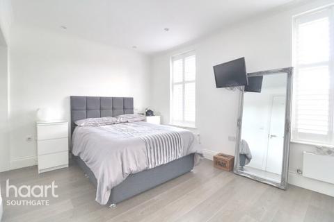 61 The Mall, London, N14 6LR