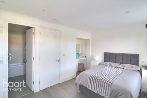 61 The Mall, London, N14 6LR
