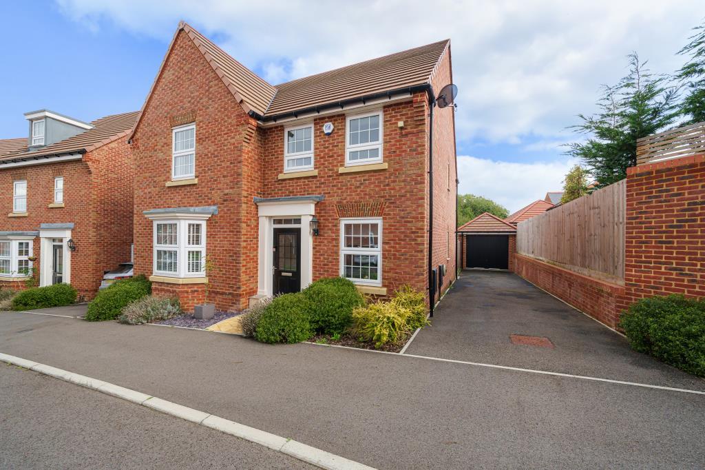 Newbury, Berkshire, RG14 4 bed detached house for sale £650,000