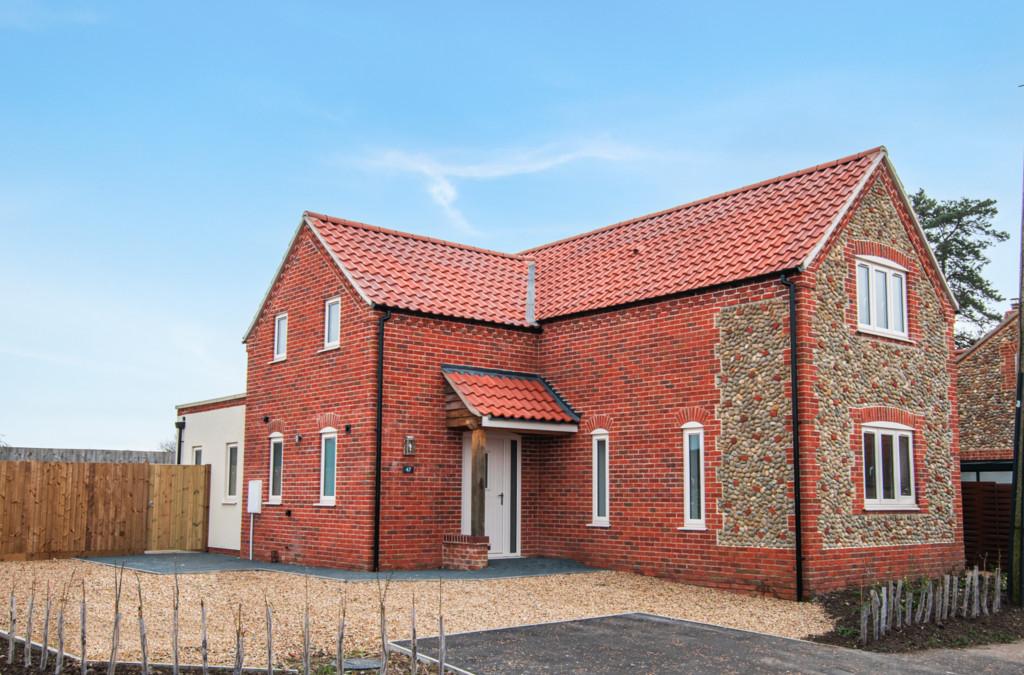 Grimston 3 bed detached house for sale £475,000