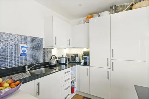 2 bedroom apartment for sale - Zenith Close, London