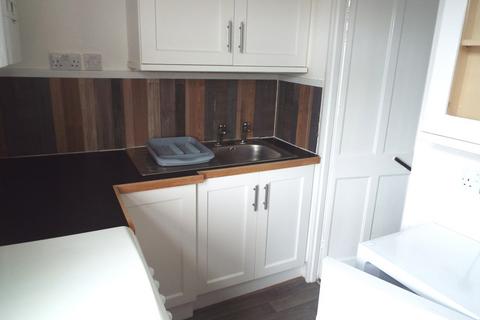 1 bedroom apartment to rent, 86a Perth Street