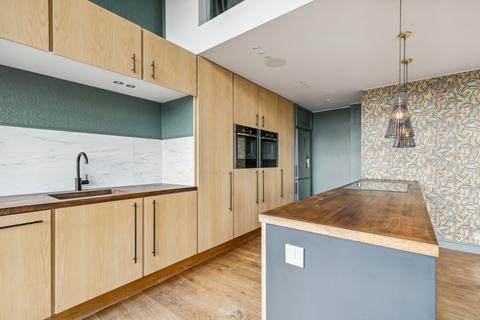 2 bedroom flat to rent, Chiswick Green Studios, Evershed Walk, London