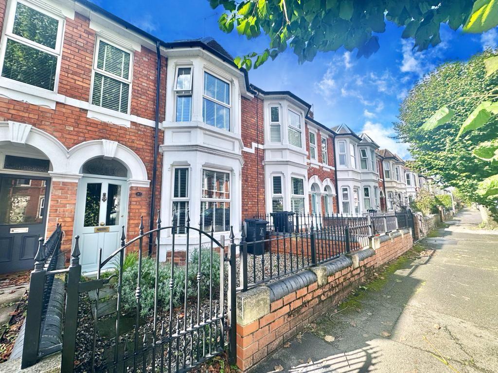 Old Town, Swindon SN1 3 bed terraced house for sale £435,000