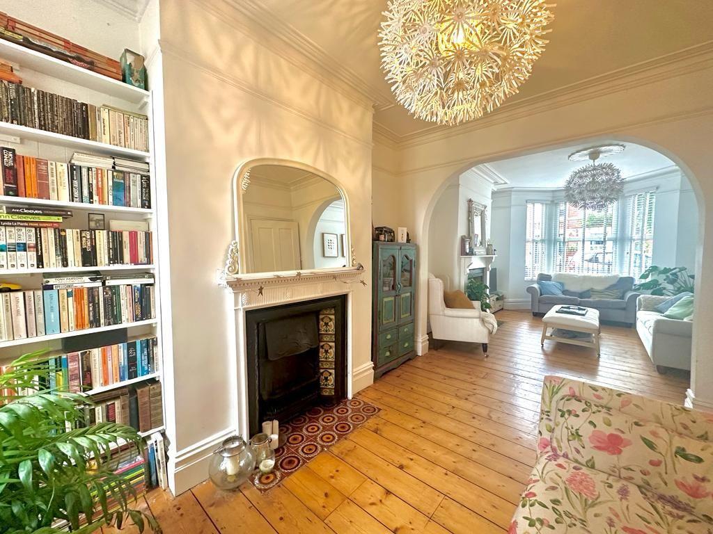 Old Town, Swindon SN1 3 bed terraced house for sale £435,000