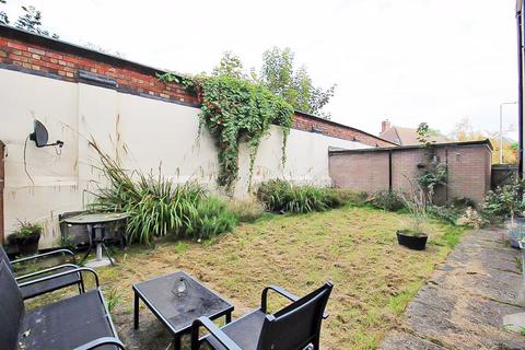 Flat 30, Balfour Court Balfour Crescent, Wolverhampton, WV6 0BH