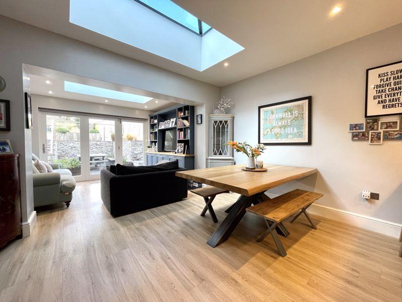 Living / Dining...