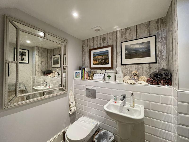 Cloakroom / WC
