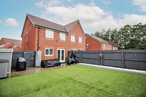 3 bedroom semi-detached house for sale - Shearing Close, UPPER GORNAL, DY1 3RQ