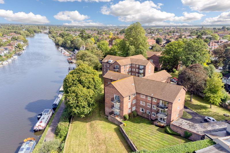 Hillrise, WaltonOnThames 3 bed ground floor flat to rent £2,150 pcm