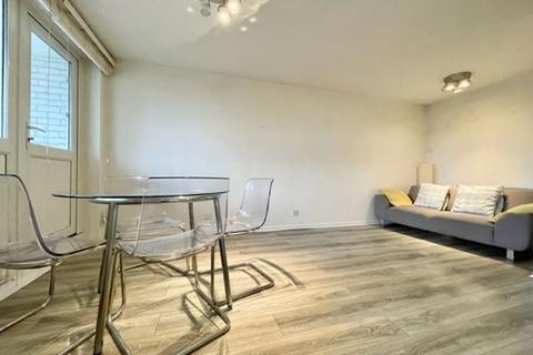 1 bedroom apartment to rent, Commercial Road, E1