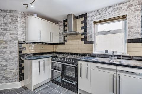 4 bedroom house to rent - Whitworth Road London SE18