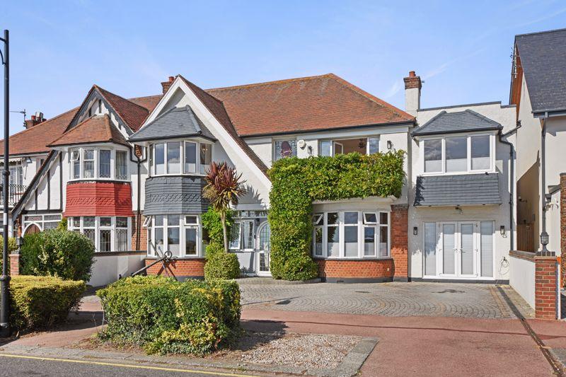 Marine Parade, LeighOnSea SS9 4 bed semidetached house for sale £