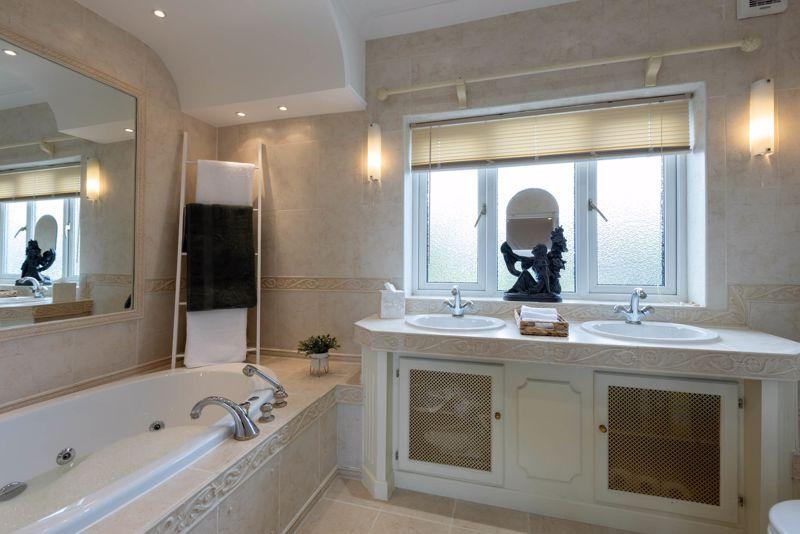 Bed 1 En suite