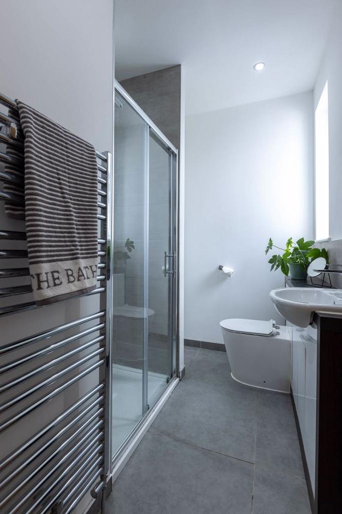Bed 4 En Suite