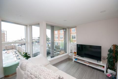 2 bedroom apartment for sale, Broadway, Leigh-On-Sea SS9