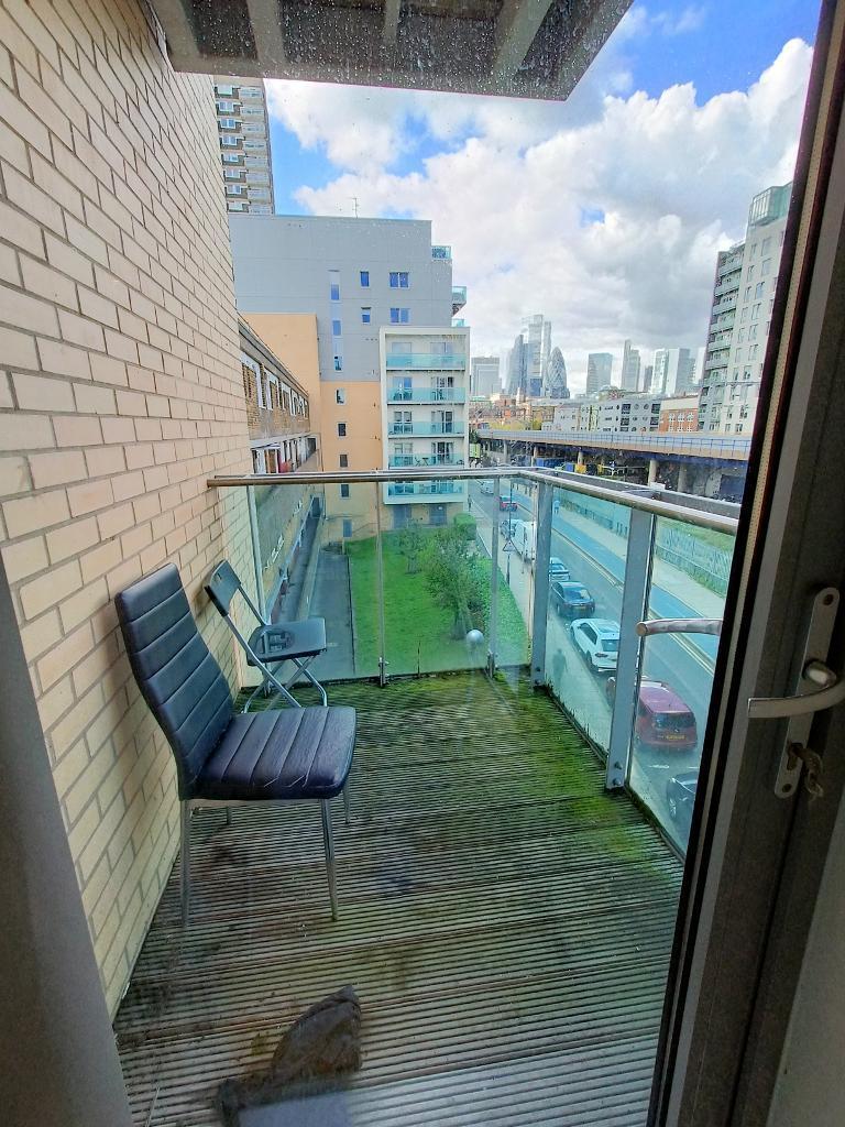 Apartment in Shadwell, Aldgate - View 2