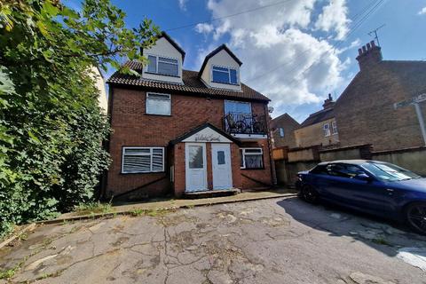 1 bedroom flat for sale, Toledo Road, Southend on Sea, Essex, SS1 2EE