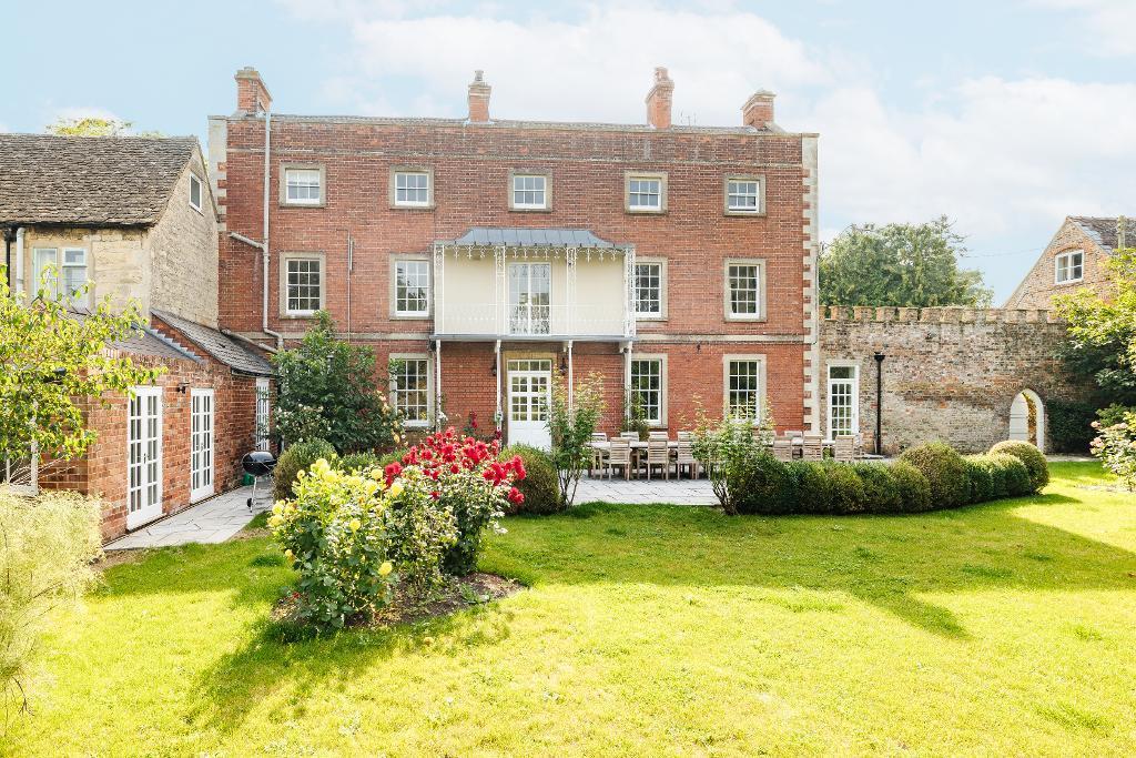 Leonard Stanley, Stonehouse GL10 9 bed character property for sale £