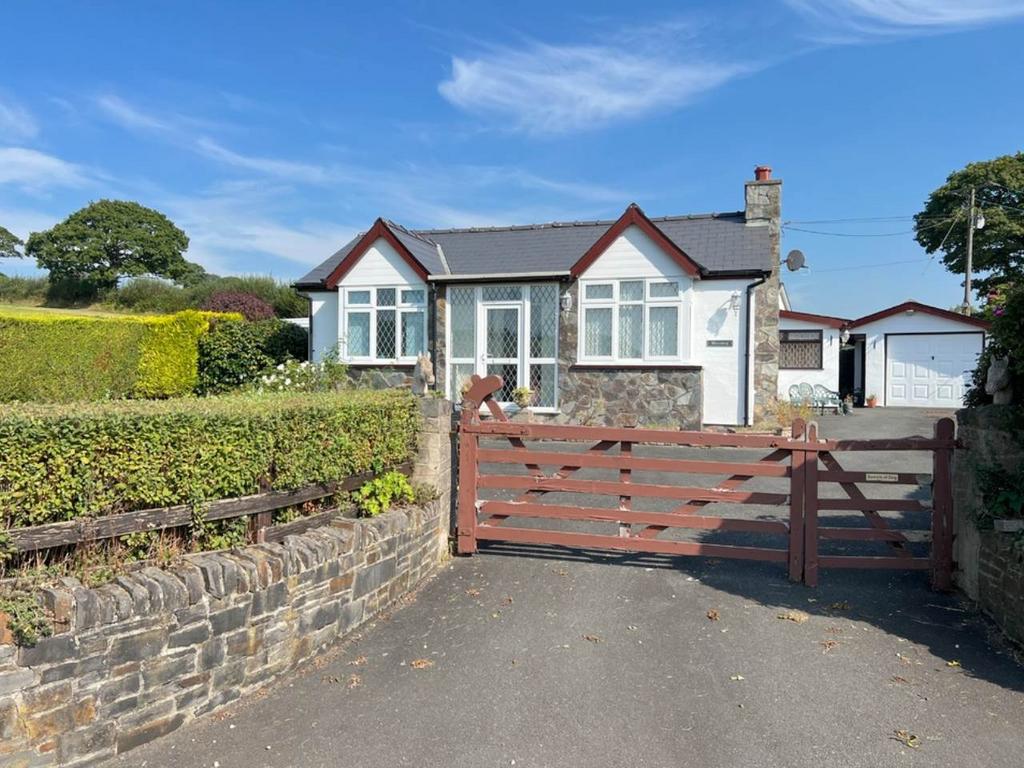 Maes Teg, New Cross, Aberystwyth 2 bed bungalow for sale £299,950