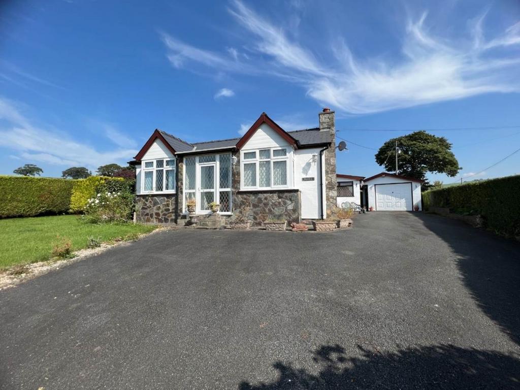 Maes Teg, New Cross, Aberystwyth 2 bed bungalow for sale £299,950