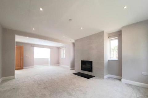 4 bedroom detached house for sale - 77A Station Road, Woburn Sands, Milton Keynes, Buckinghamshire, MK17 8SH