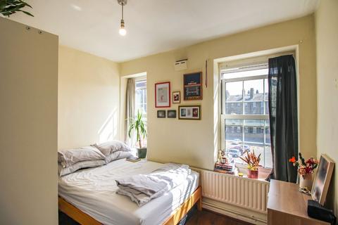 3 bedroom flat to rent - Bowman House, London, N1