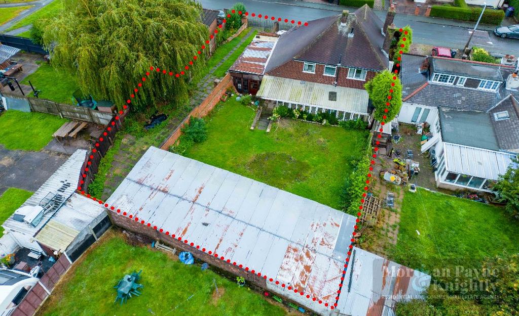 Bilston WV14 3 bed detached house for sale £300,000