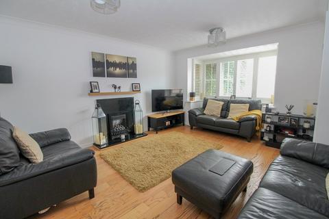 4 bedroom detached house for sale - Bluebell Close, Biggleswade, SG18