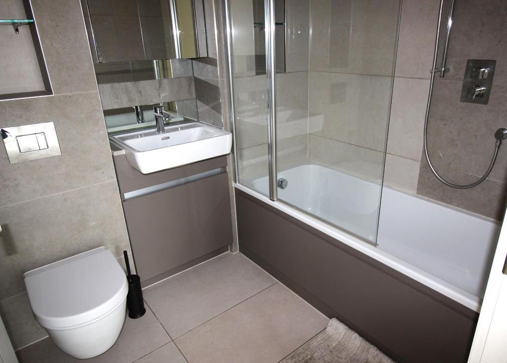 Bathroom 2 bed.jpg