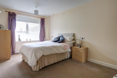 2 bedroom apartment for sale, 40 Burnham Court, Malmesbury