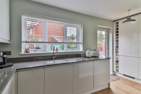 1 Betts Close, Hadleigh, Ipswich, IP7 6DW