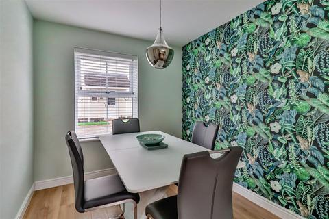 1 Betts Close, Hadleigh, Ipswich, IP7 6DW