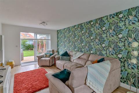 1 Betts Close, Hadleigh, Ipswich, IP7 6DW