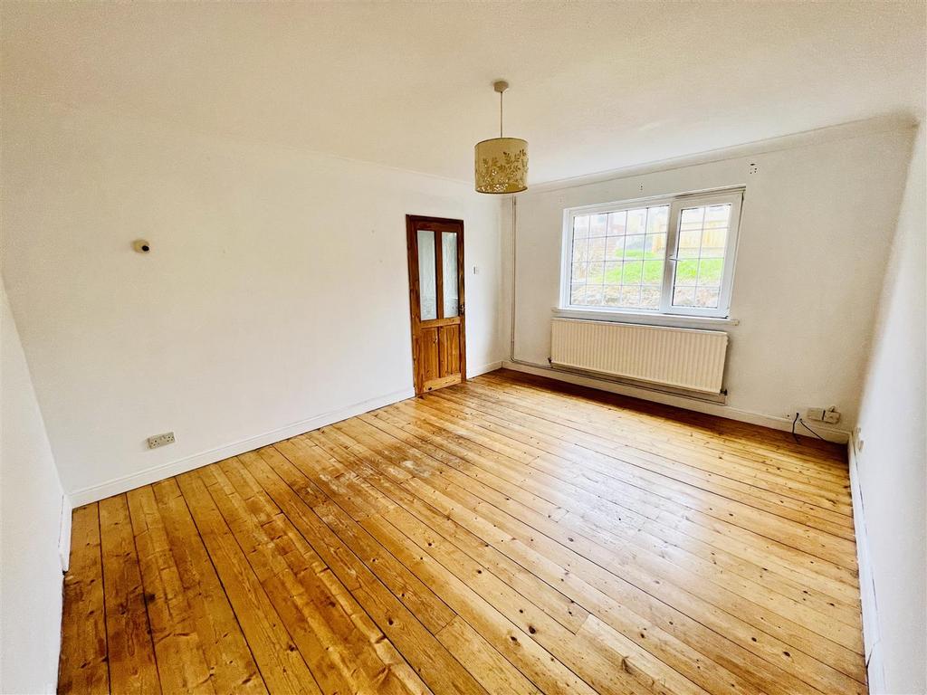 Broadmead, Killay, Swansea 3 bed end of terrace house for sale £200,000