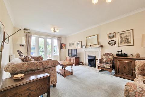 2 Bildeston Gardens, Ipswich, IP4 2UA